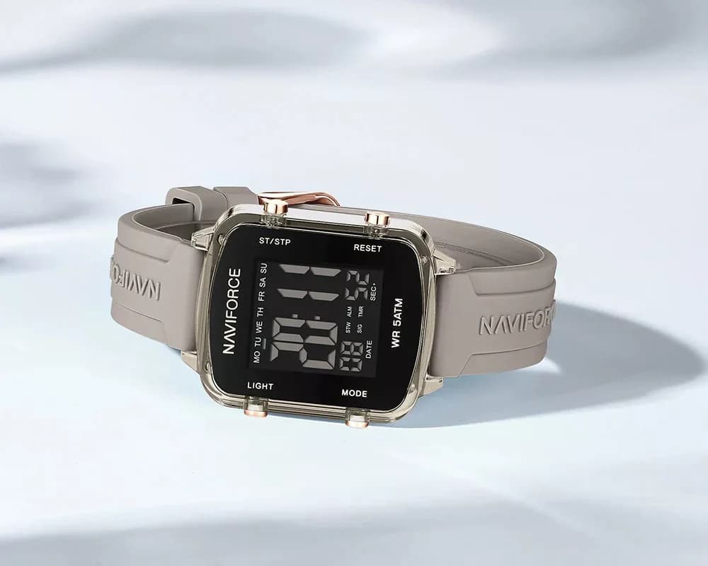 NF7120-watchmodelExhibition_5_720x@2x