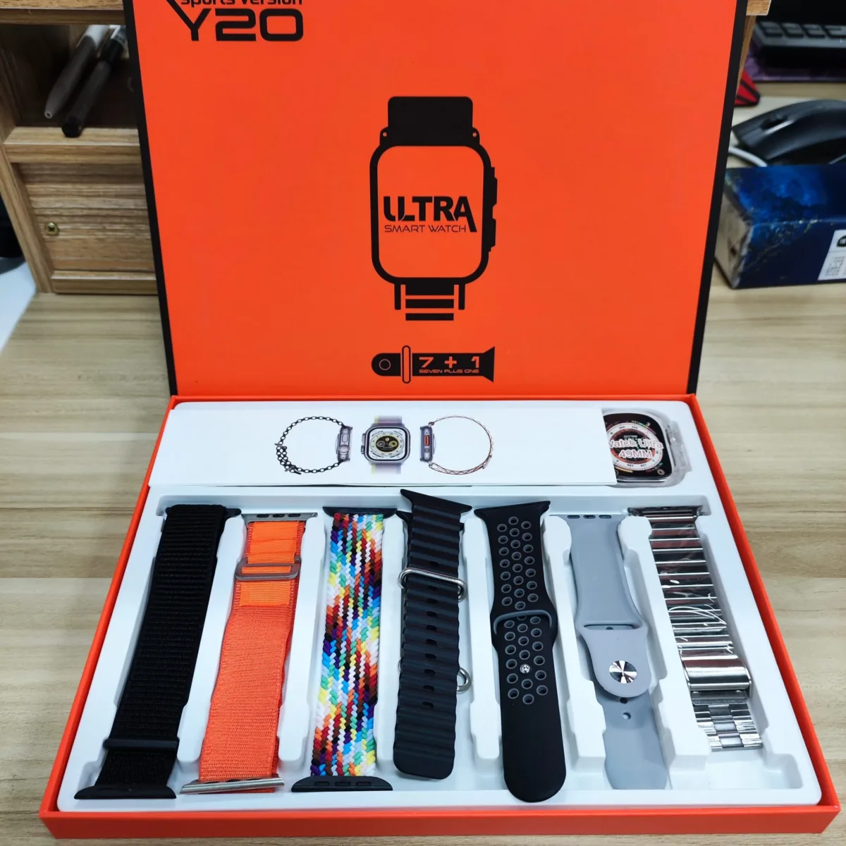 Y20 Ultra Smartwatch 7+1 Strap - Image 1
